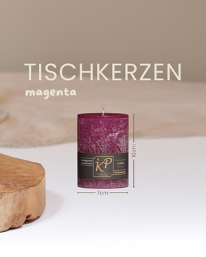 Tischkerze in magenta mit Angaben zu Höhe und Durchmesser.