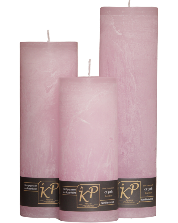 Drei Blütenkerzen in pastellrosa nebeneinander – in den Größen Klein, Mittel und Groß.