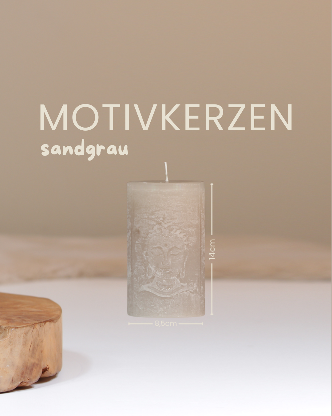 Kerze mit Buddha-Motiv in sandgrau mit Angaben zu Höhe und Durchmesser.