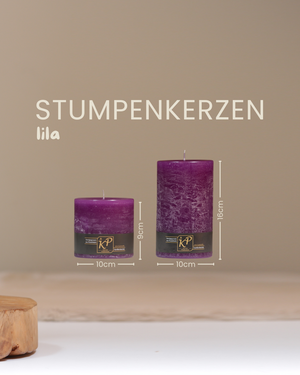Stumpenkerzen in lila in zwei Größen mit Angaben zu Höhe und Durchmesser.