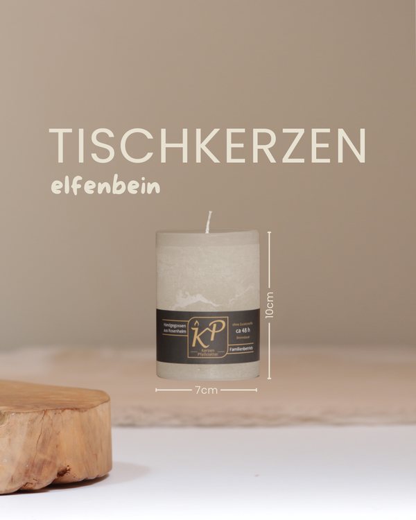 Tischkerze in elfenbein mit Angaben zu Höhe und Durchmesser.