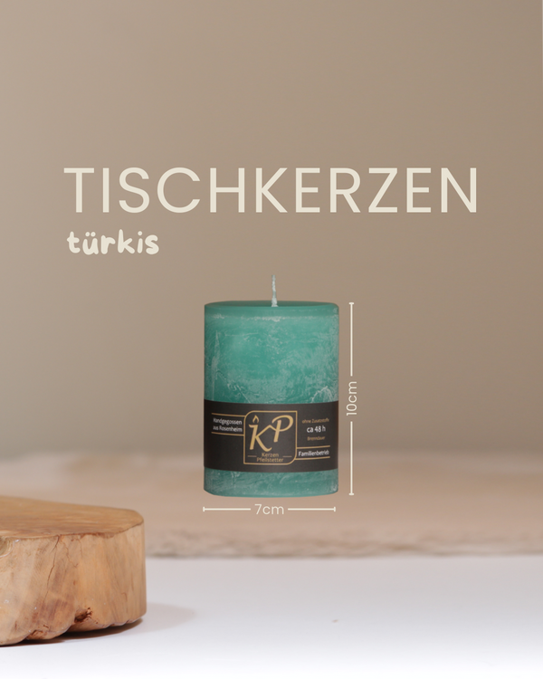 Tischkerze in türkis mit Angaben zu Höhe und Durchmesser.